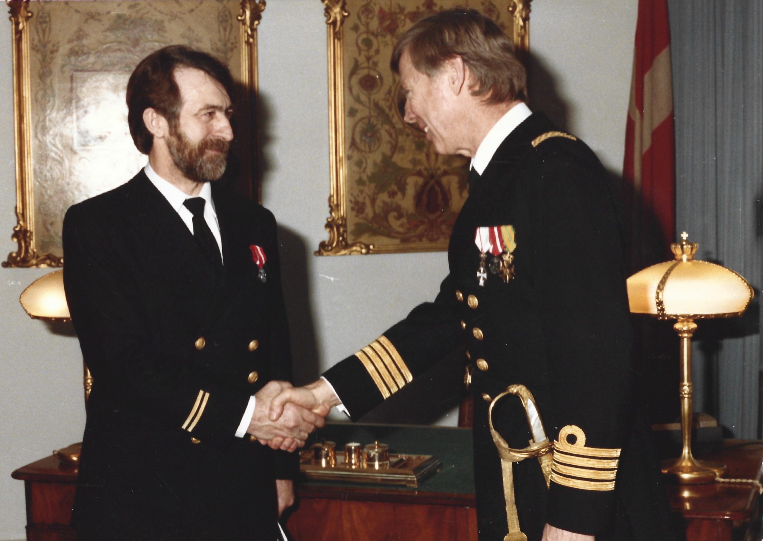 1986 Ole Nielsen ,25 års jubilæum i statens tjeneste 17/04 1986 sammen med (senere) Kontreadmiral Sven Eigil Thiede.