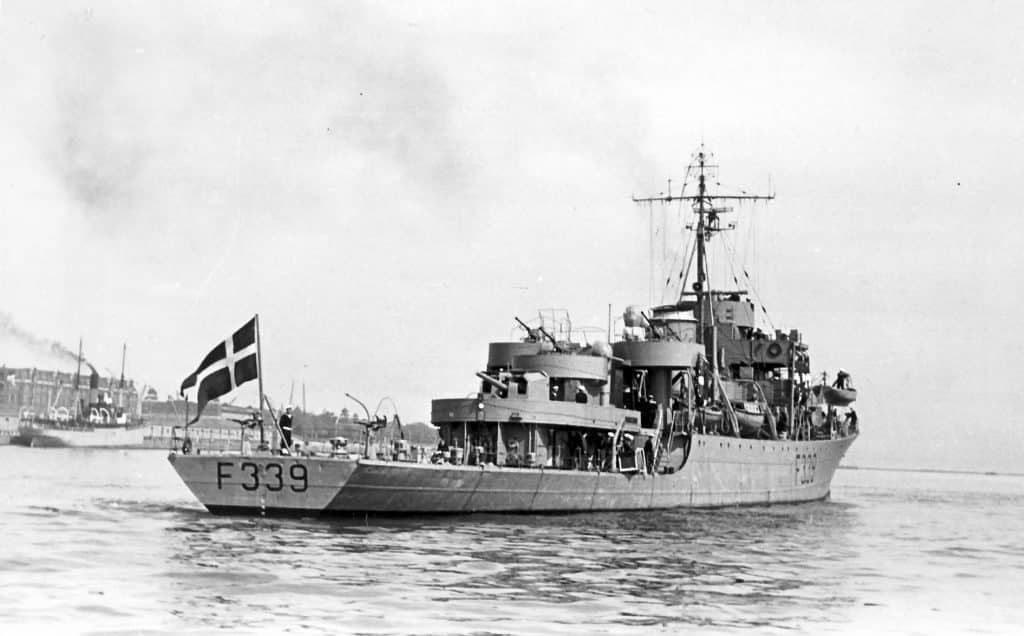 Søværnets tidlige fartøjer bestod af overskudsmateriel. Her Niels Ebbesen, det tidlige HCMS Annan.
