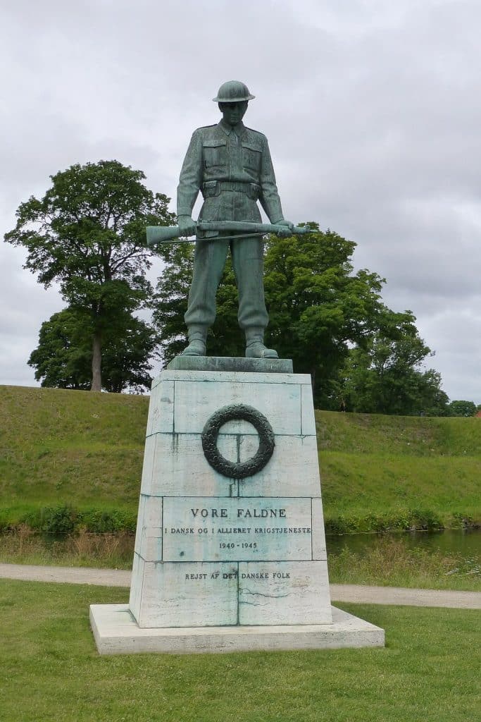 Monument ” For vore faldne i dansk og allieret tjeneste" 1940-1945